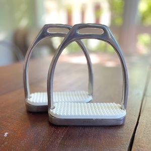Perri's Fillis Stirrup Irons; Brand New Stirrup Pads!!!